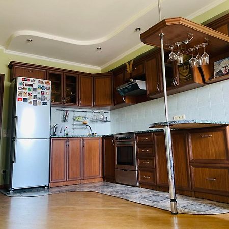 Cozy Apartment Near Republic Square 예레반 외부 사진