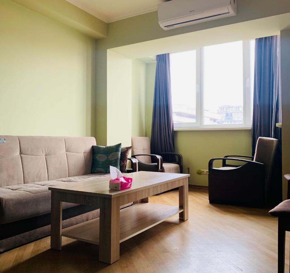 Cozy Apartment Near Republic Square 예레반 외부 사진